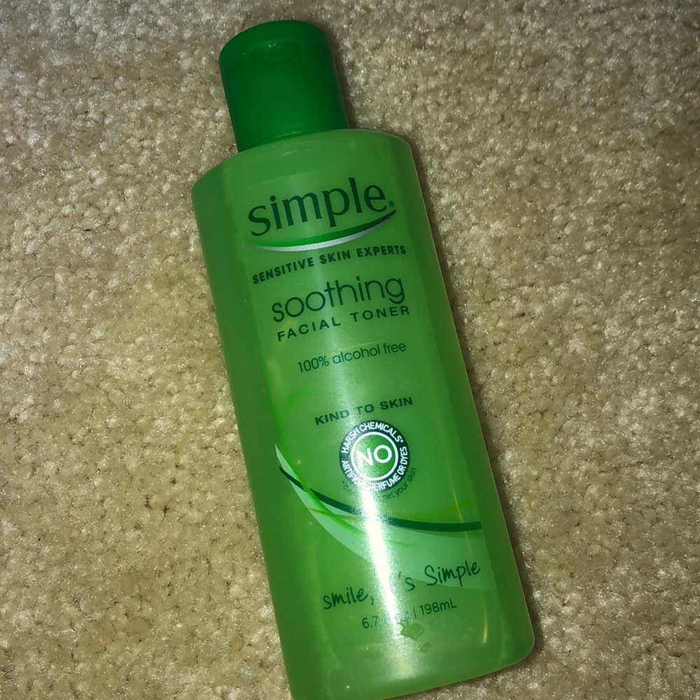 Simple soothing facial toner